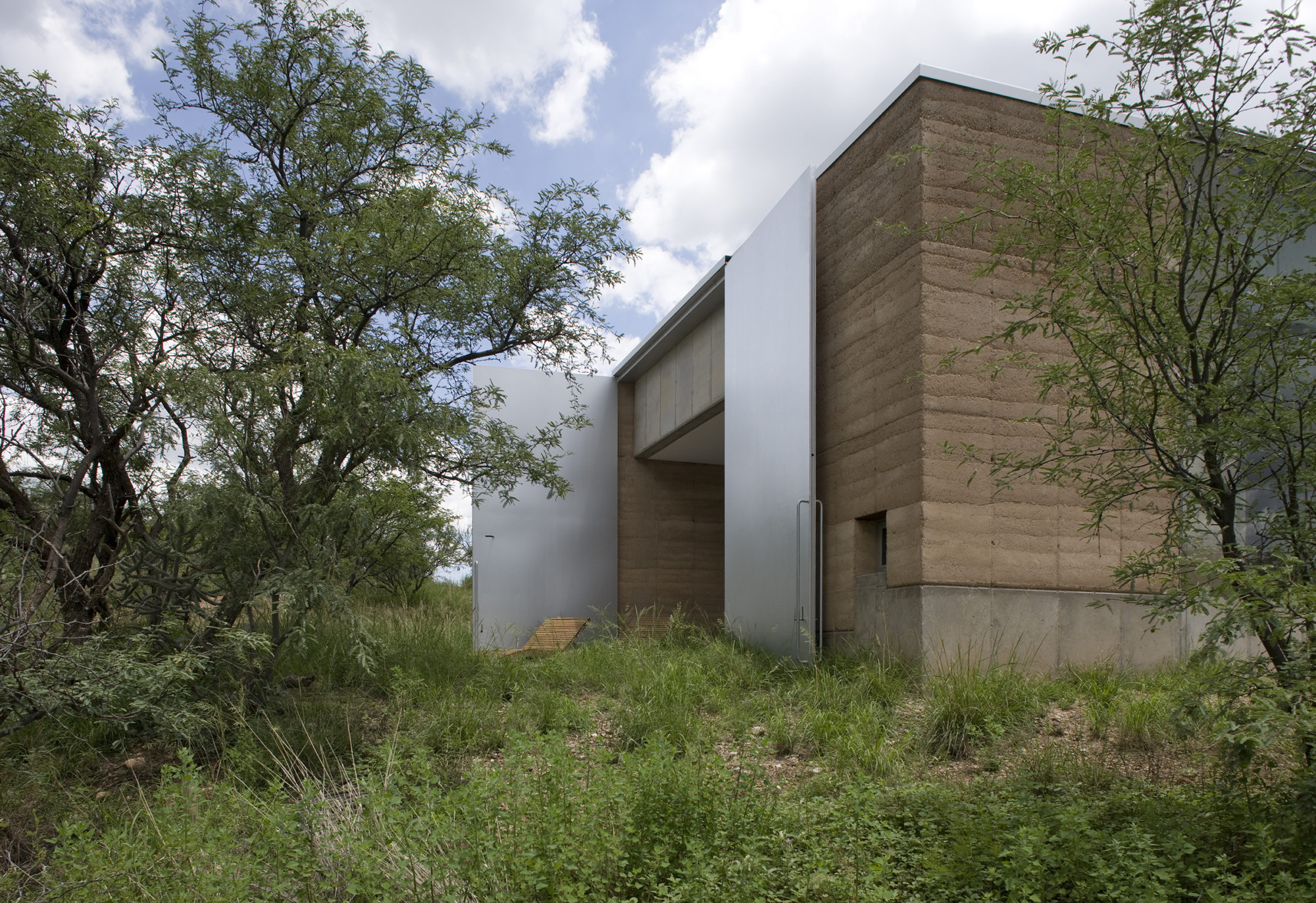 Studio Rick Joy, Adobe Canyon House, Patagonia, Arizona, USA, Photographed by: Bill Timmerman